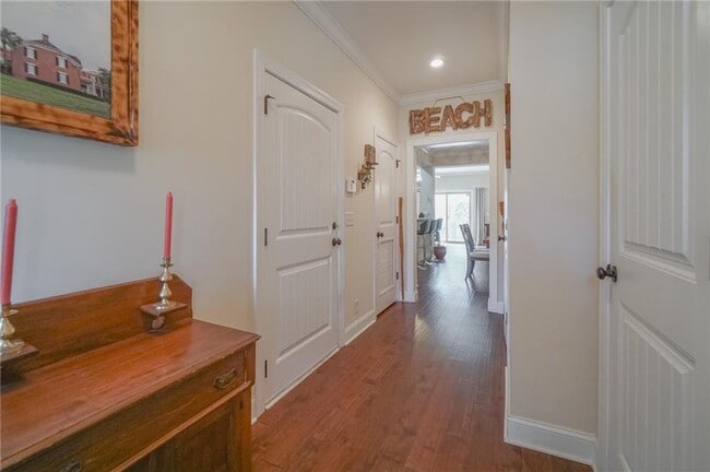 Building Photo - 303 Reserve Ln