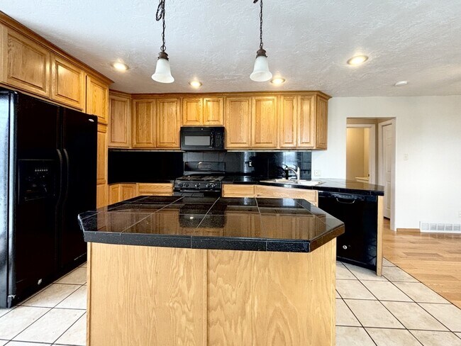 Building Photo - 1201 E 5600 S