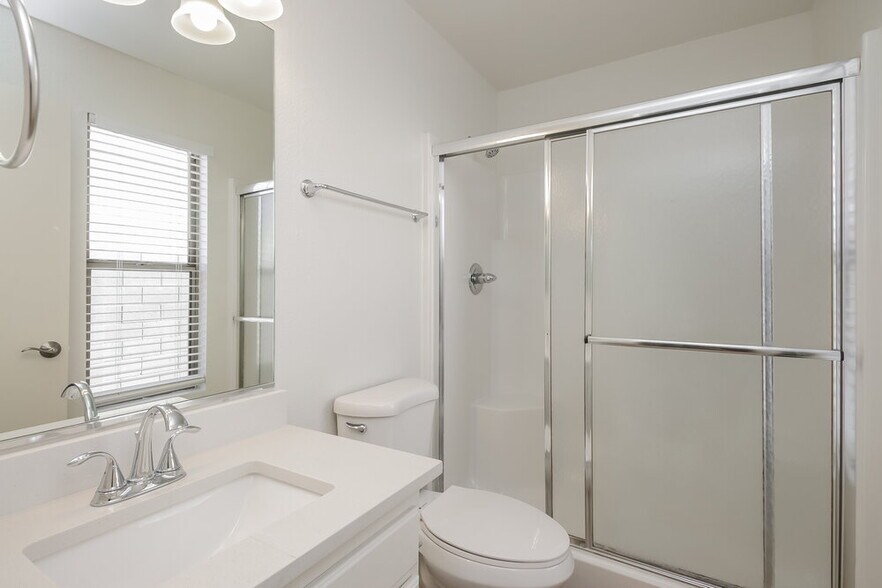 Building Photo - 10442 E Arcadia Ave