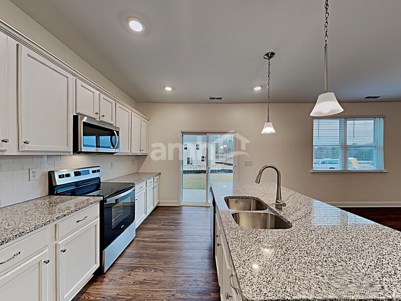 Building Photo - 3251 Brierhill Rd