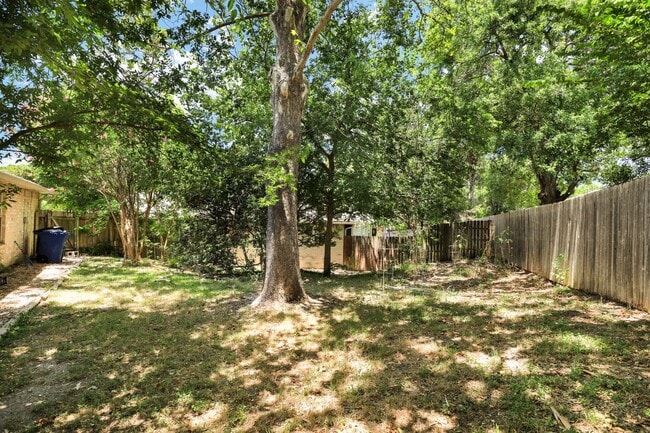 Building Photo - ***APPLICATION CURRENTLY UNDER REVIEW***Co...