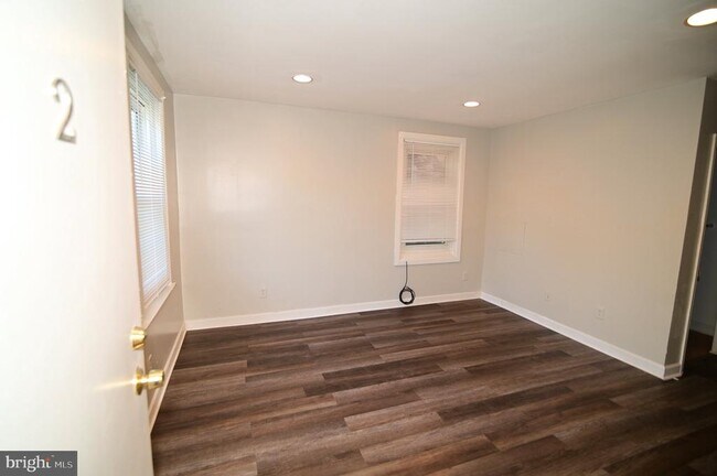 Building Photo - 431 Mellon St SE