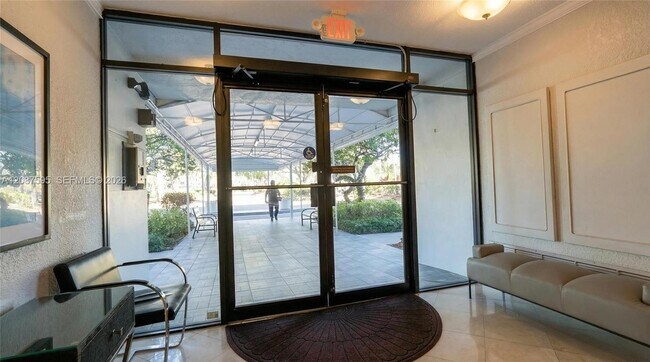 Building Photo - 2900 N Course Dr