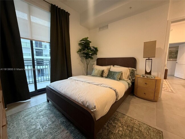 Primary Photo - 2001 Van Buren St