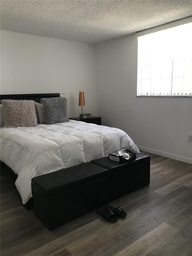 Building Photo - 10000 NW 80th Ct