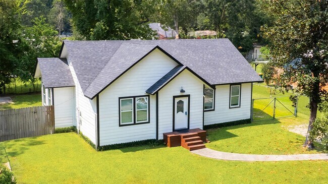 Primary Photo - 1010 Long St