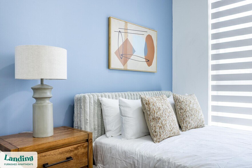 Building Photo - 1155 NE 126th St