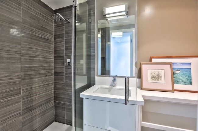 Building Photo - 686 Port Dr