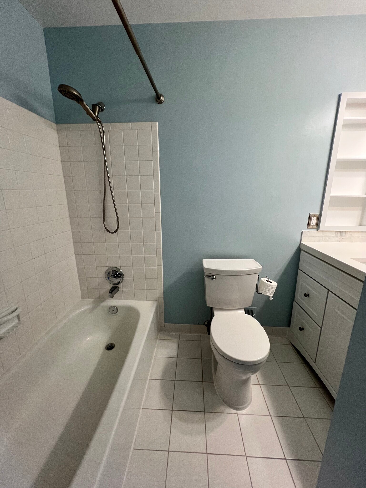Hallway Bathroom Upstairs - 2723 Carter Farm Ct