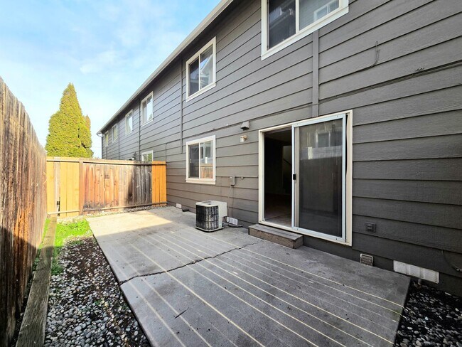 Building Photo - 1407 Maple St