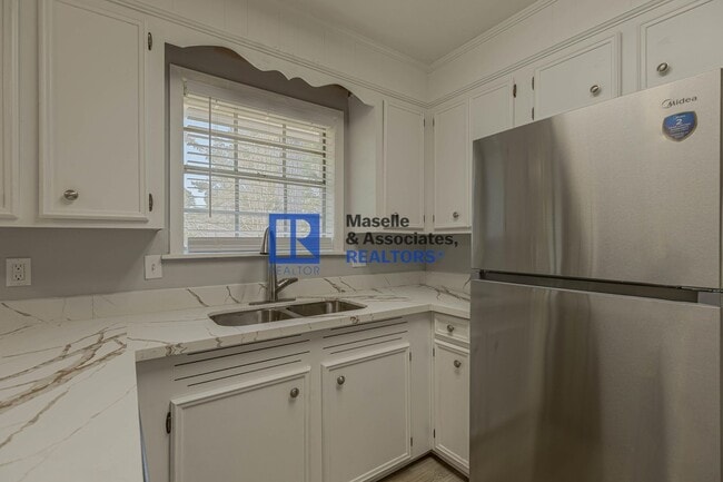 Building Photo - Charming 4-Bed, 2.5-Bath Home in the Heart...