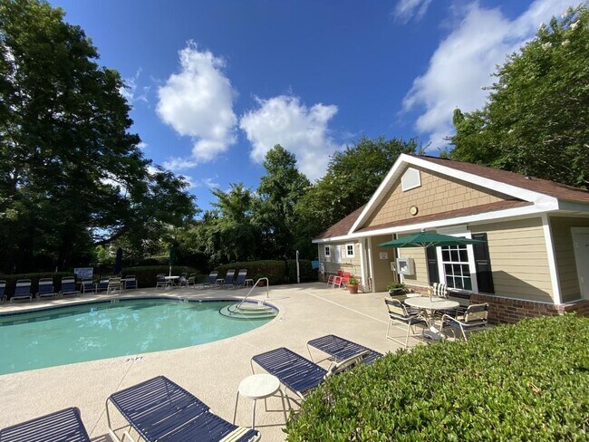 Building Photo - 5650 Barefoot Resort Bridge Rd