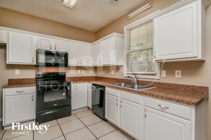 Building Photo - 60 Landing Ln