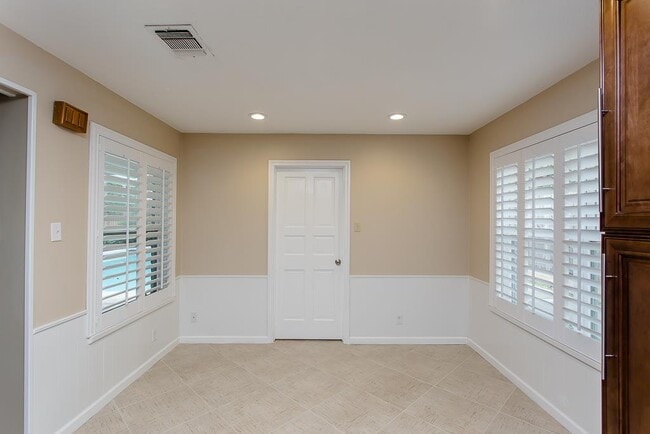 Building Photo - 12007 Cedar Pass Dr