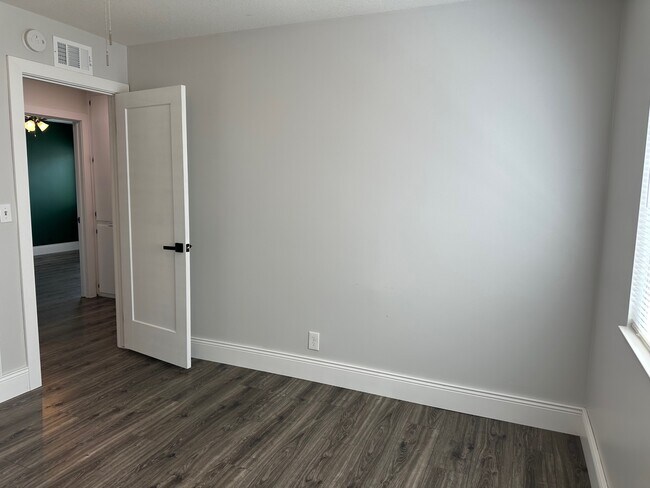 Building Photo - 2748 E Dorothy Pl