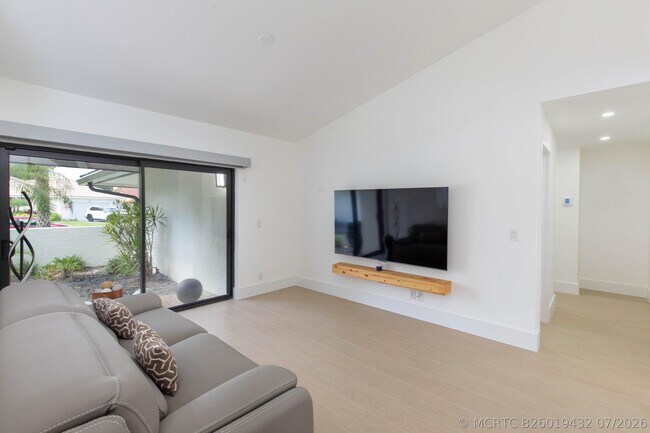 Building Photo - 2281 Seaford Dr