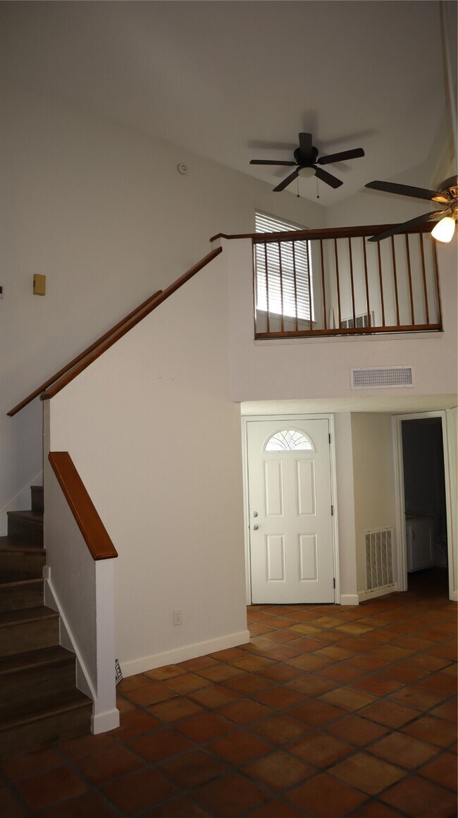 Building Photo - 6 Regency Ln