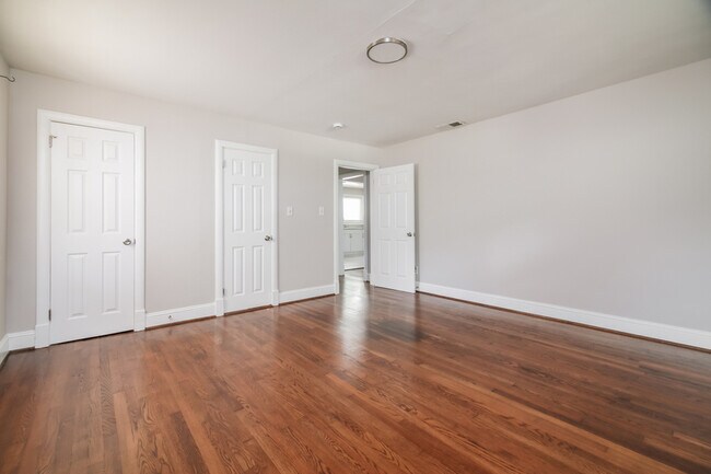 Building Photo - 105 Pineland Cir