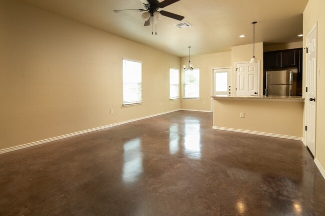 Building Photo - AVAILABLE NOW! GORGEOUS 3 BEDROOM DUPLEX LOCATED IN BUDA, TEXAS!