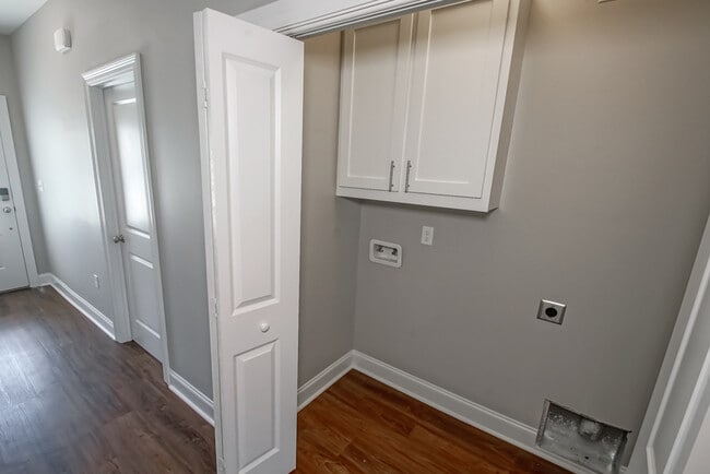 Building Photo - 33260 LA-16