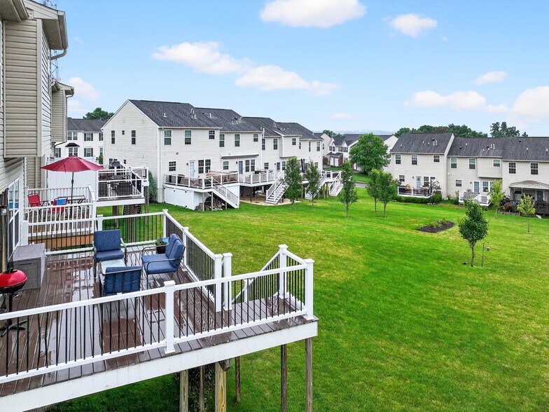 Building Photo - 380 Sunrise Dr