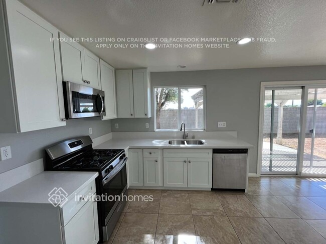 Building Photo - 1566 Maryclair Dr