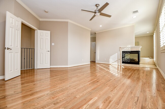 Building Photo - 2094 Brentwood Dr