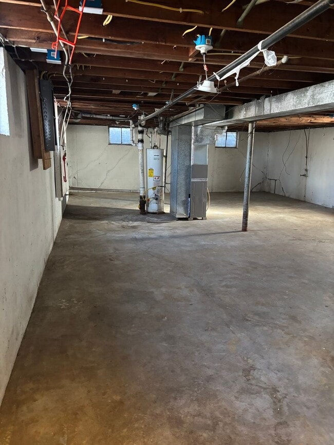 Building Photo - Three Bedroom One bathroom home for Rent