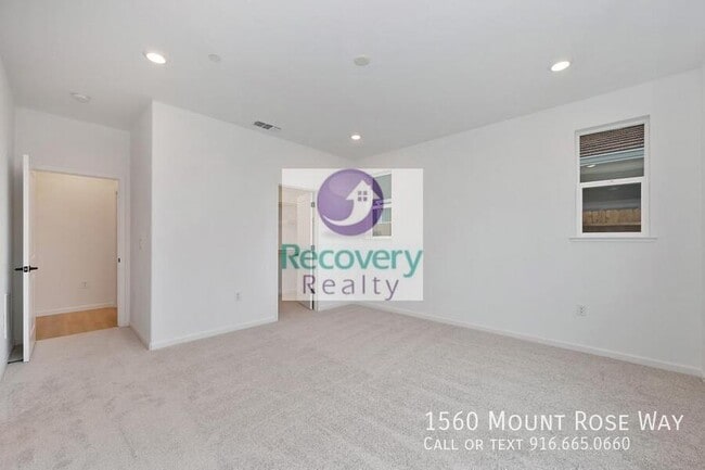 Building Photo - 1560 Mount Rose Ln