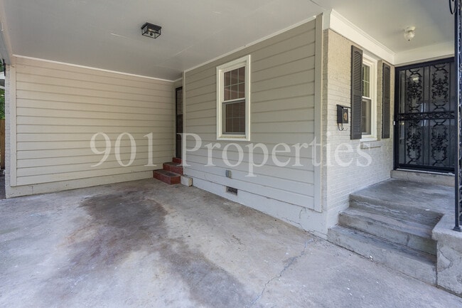 Building Photo - 680 Loeb St