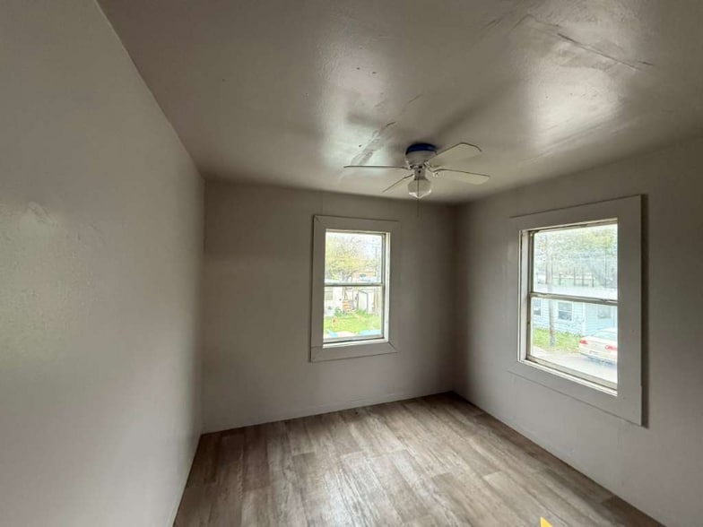 Building Photo - 613 N Eye St