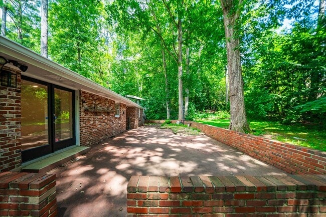 Building Photo - 2038 S Akin Dr