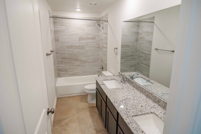 Building Photo - P2-1261 Lehmann Drive Copperas Cove, TX 76522