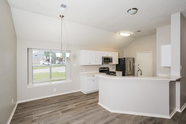 Building Photo - 5200 Rockwood Dr
