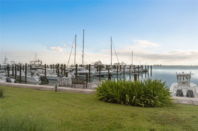 Building Photo - 166 Harbor Dr