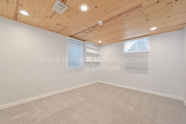 Building Photo - 6186 S Southwood Dr