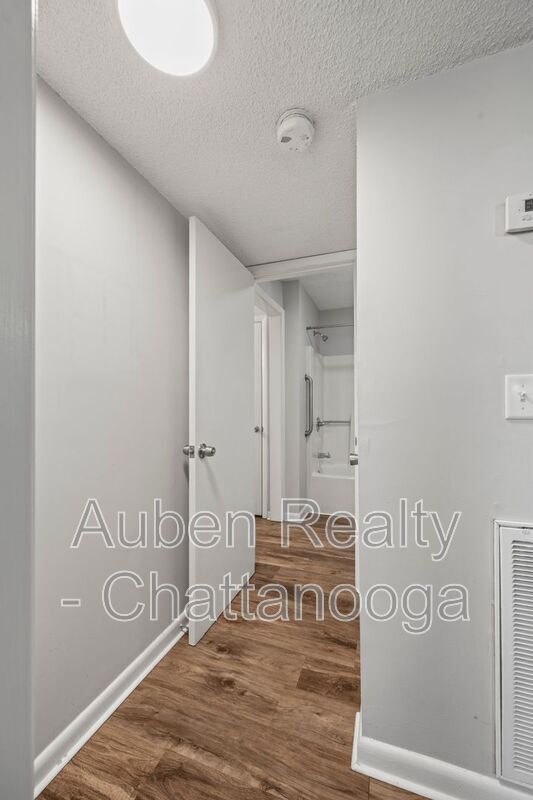 Building Photo - 207 Eveningside Dr