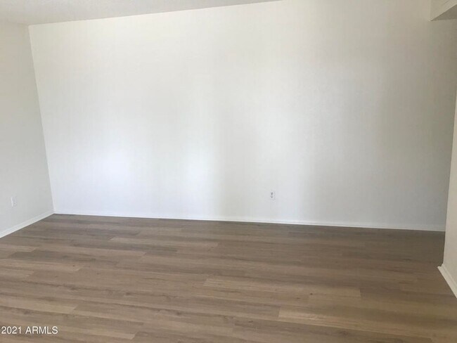 Building Photo - 4 Bed 2 Bath