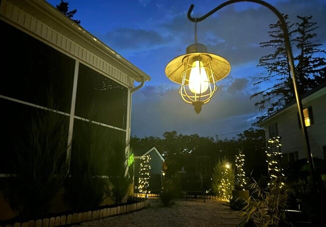 Building Photo - 2114 Pine View Dr