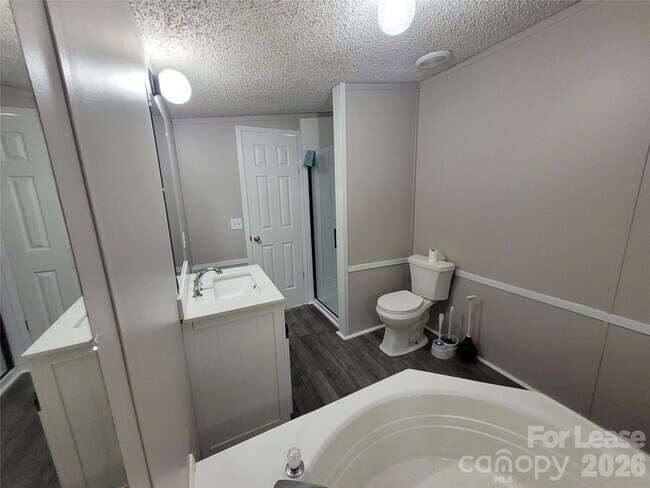 Building Photo - 179 Family Cir