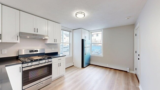 Building Photo - 298 Meridian St