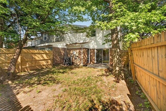Building Photo - 5676 Weblin Dr