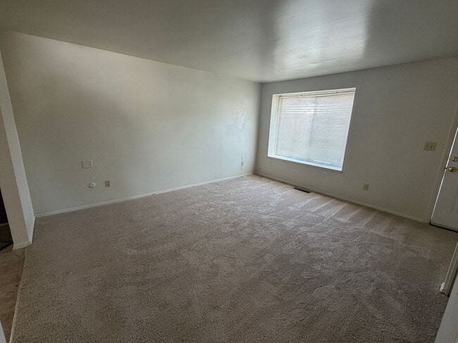 Building Photo - Three Bedroom/One Bath Home In Huber Heights Located On Quiet Cul-de-sac