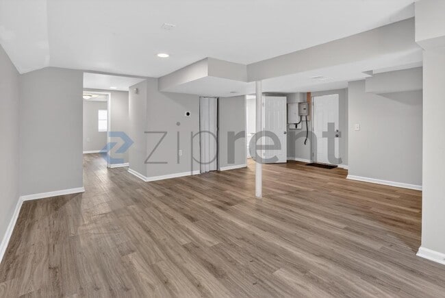 Building Photo - 586 Oakside Dr SW