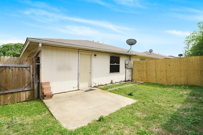 Building Photo - 3628 Hulen Park Cir