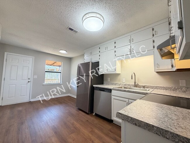 Building Photo - Condo for Rent in Grayson Valley