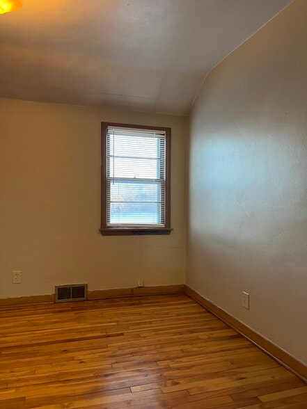 Building Photo - 338 E Oklahoma Ave