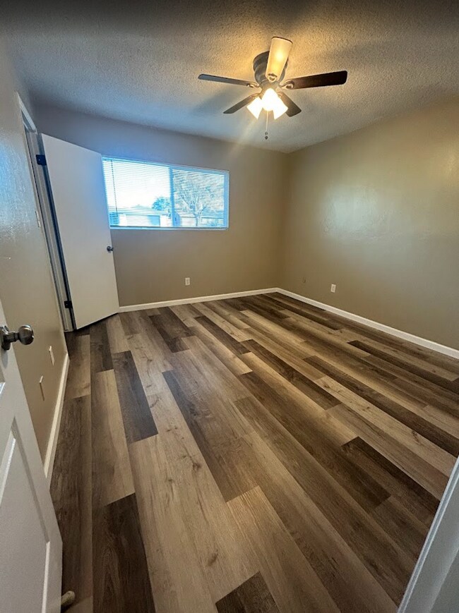 Building Photo - 3 Bed, 2 bath in SW