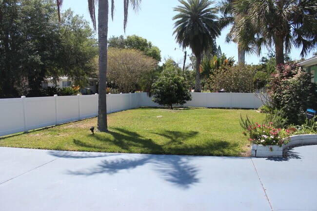 Front Yard - 3605 Iroquois Ave