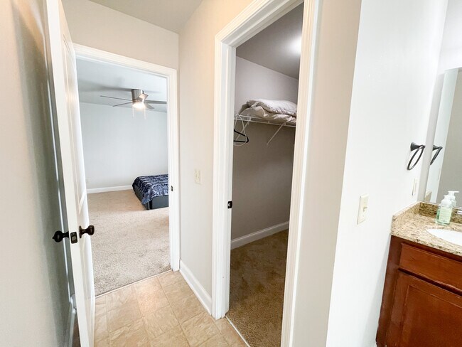 Building Photo - 10 Manzanita Ct